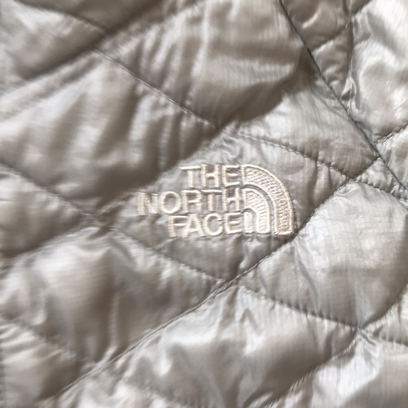 Northface silver thermos all jacket lightweight puffer size Small - Picture 2 of 8